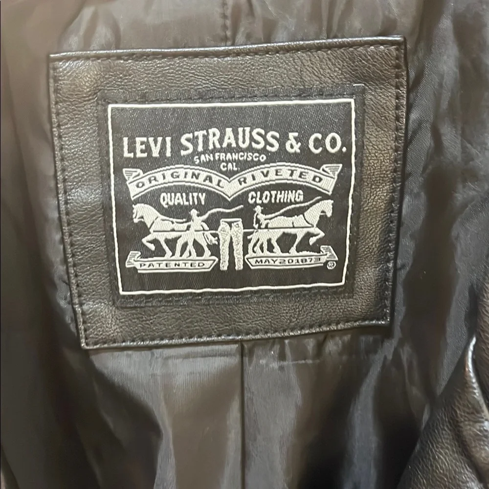 Levi's Classic Black Leather Jacket - Picture 2 of 6
